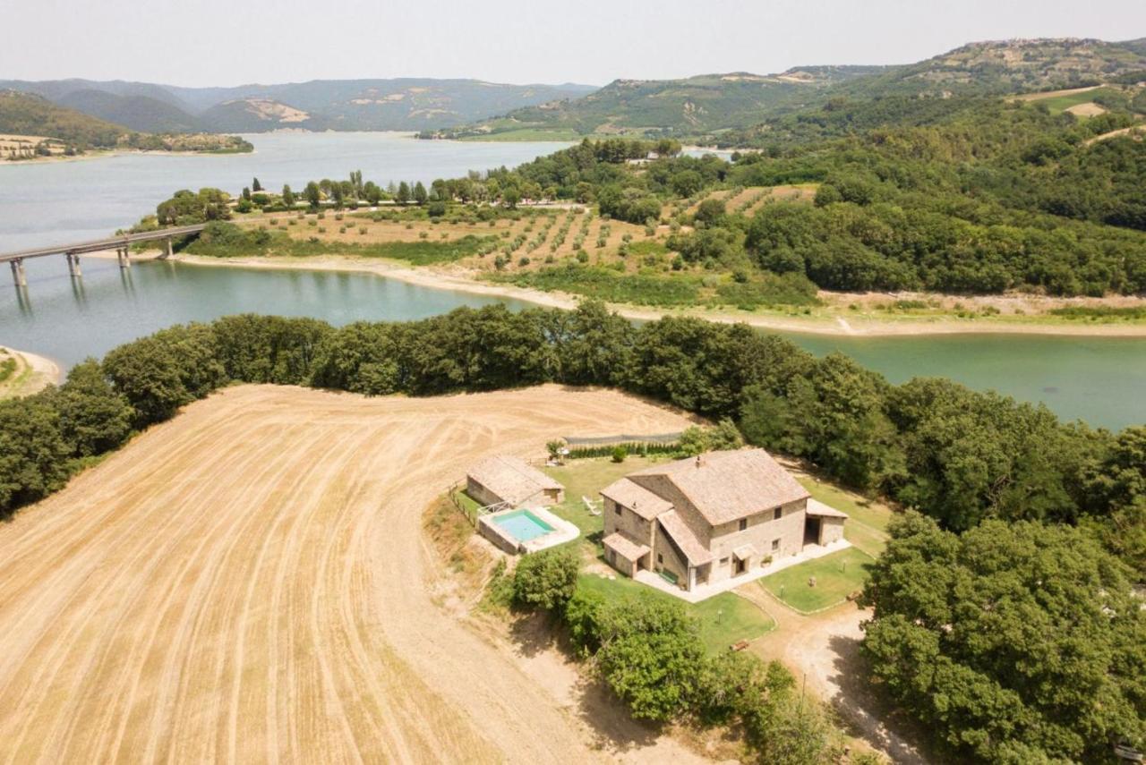 Casale Al Lago Con Piscina E Sauna Corbara  Exteriör bild