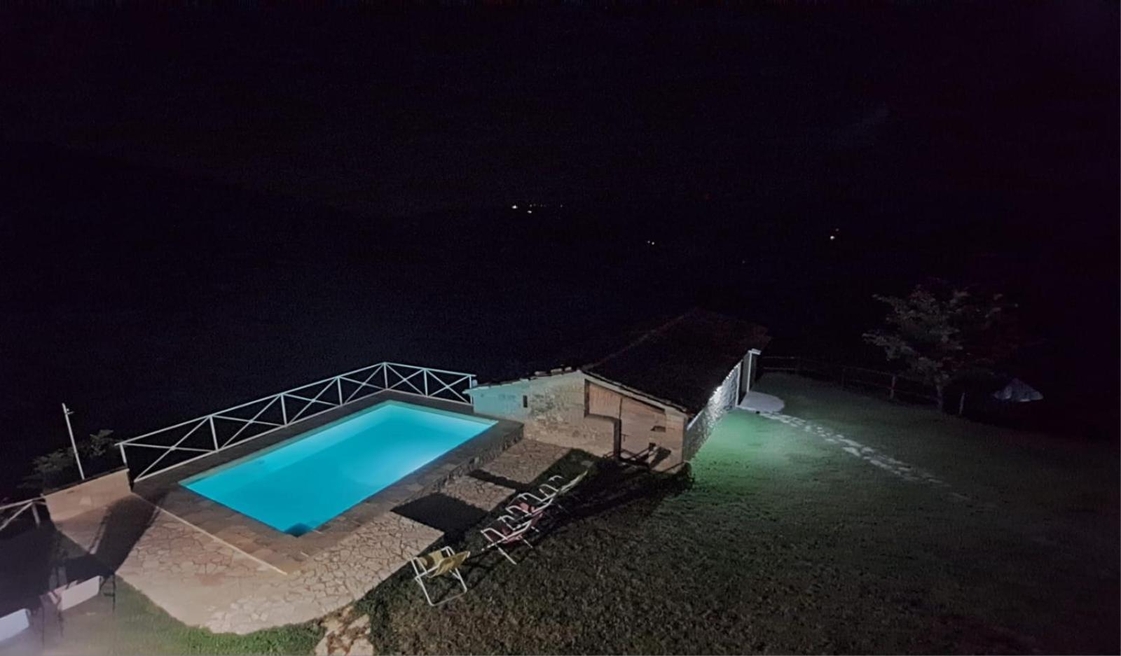 Casale Al Lago Con Piscina E Sauna Corbara  Exteriör bild